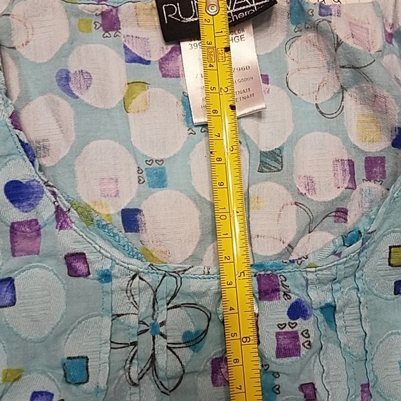 Cherokee Scrub top in Blue With Print Design In Gentlt Used Condition - Picture 8 of 8